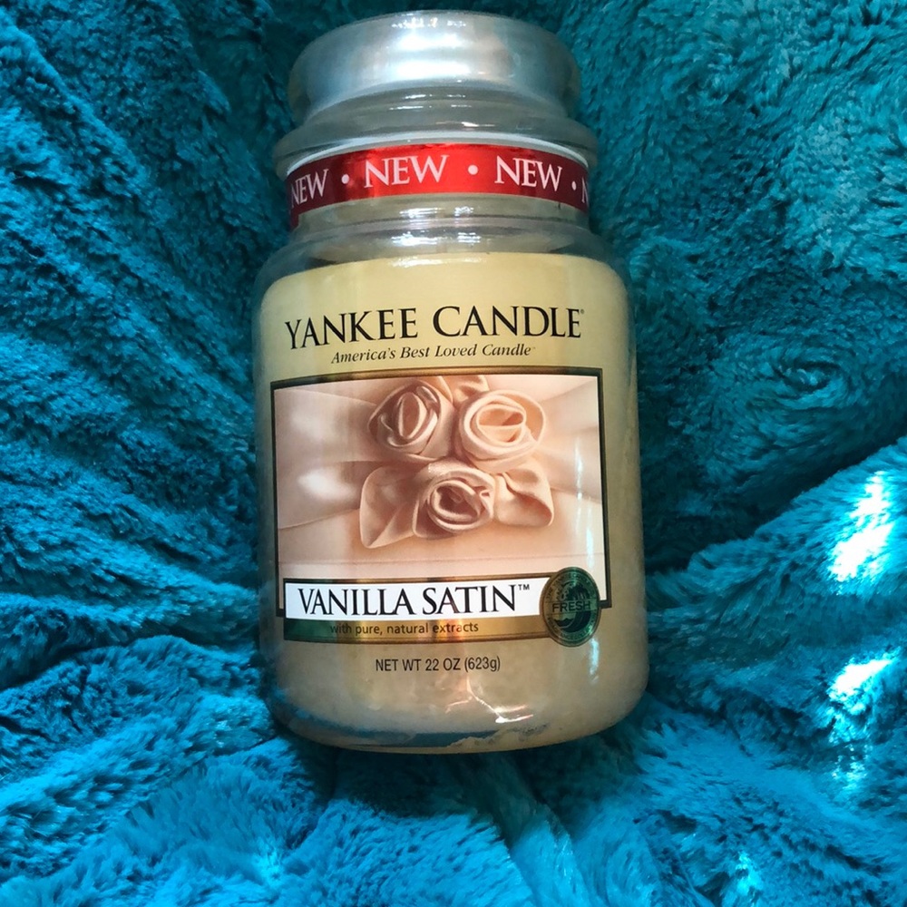 Vanilla Satin Yankee Candle